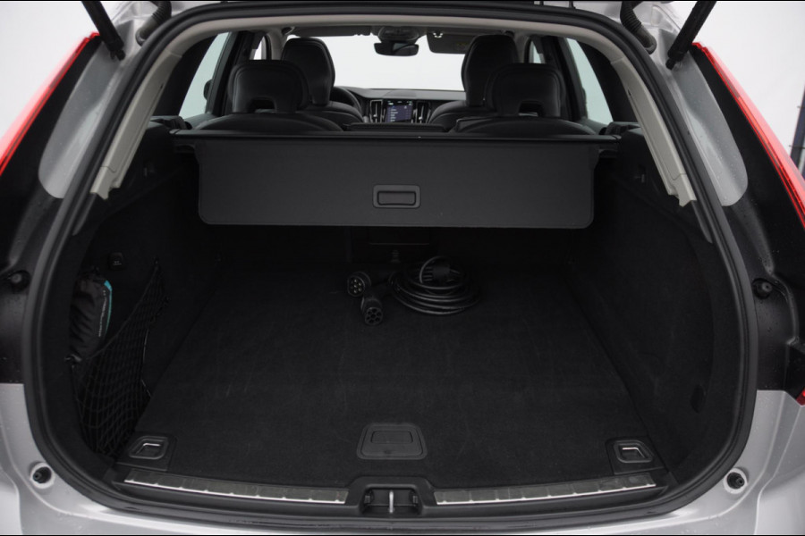 Volvo XC60 T6 350PK Automaat Plug-in hybrid AWD Plus Dark Panoramadak/ Cruise control/ Achteruitrijcamera/ Elektrisch bedienbare stoelen met geheugen/ Moritz leder/ Google infotainment/ Apple carplay/ Android auto/