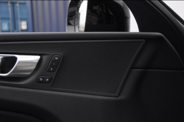 Volvo XC60 T6 350PK Automaat Plug-in hybrid AWD Plus Dark Panoramadak/ Cruise control/ Achteruitrijcamera/ Elektrisch bedienbare stoelen met geheugen/ Moritz leder/ Google infotainment/ Apple carplay/ Android auto/