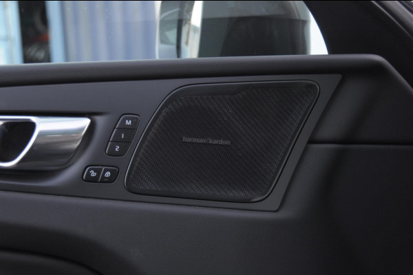 Volvo XC60 T6 350PK Automaat Plug-in hybrid AWD Ultra Bright Head-up display/ Harman Kardon audio/ BLIS/ Elektrischbedienbare stoelen met geheugen/ Moritz Leder/ Panoramadak/ Adaptive cruise control/ Pilot assist/ Apple Carplay/ Android auto/