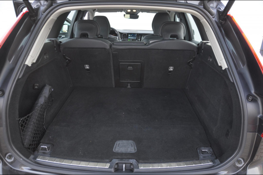 Volvo XC60 T6 350PK Automaat Plug-in hybrid AWD Ultra Bright Head-up display/ Harman Kardon audio/ BLIS/ Elektrischbedienbare stoelen met geheugen/ Moritz Leder/ Panoramadak/ Adaptive cruise control/ Pilot assist/ Apple Carplay/ Android auto/