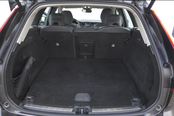 Volvo XC60 T6 350PK Automaat Plug-in hybrid AWD Ultra Bright Head-up display/ Harman Kardon audio/ BLIS/ Elektrischbedienbare stoelen met geheugen/ Moritz Leder/ Panoramadak/ Adaptive cruise control/ Pilot assist/ Apple Carplay/ Android auto/