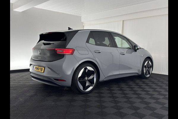 Volkswagen ID.3 First Max 58 kWh [ 3-Fase ] {SOH-92%} (INCL.BTW) *PANO | HEAD-UP | ADAPTIVE-CRUISE | FULL-LED | BLIND-SPOT | CAMERA | KEYLESS | MICROFIBRE | AMBIENT-LIGHT | NAVI-FULLMAP | DAB+ | ECC | HEATED-SPORTSEATS | DIGI-COCKPIT | 20"ALU*
