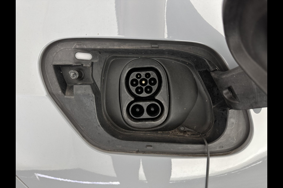 Volkswagen ID.3 First Max 58 kWh [ 3-Fase ] {SOH-92%} (INCL.BTW) *PANO | HEAD-UP | ADAPTIVE-CRUISE | FULL-LED | BLIND-SPOT | CAMERA | KEYLESS | MICROFIBRE | AMBIENT-LIGHT | NAVI-FULLMAP | DAB+ | ECC | HEATED-SPORTSEATS | DIGI-COCKPIT | 20"ALU*