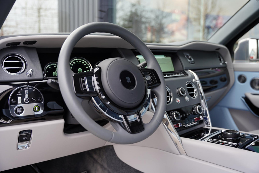 Rolls-Royce Cullinan 6.75 V12 / Bespoke Audio / Starlight / Twin-Coachline