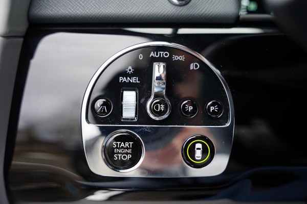 Rolls-Royce Cullinan 6.75 V12 / Bespoke Audio / Starlight / Twin-Coachline