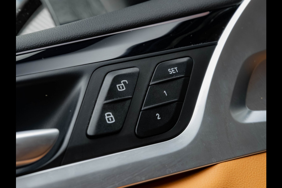 BMW X4 xDrive20d M-Sport - Standkachel - Pano - M-Zetels - Memory - Trekhaak - Head-up