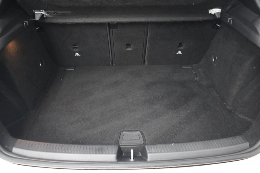 Mercedes-Benz A-Klasse 180 d Launch Edition Premium Plus | AIRCO | CRUISE
