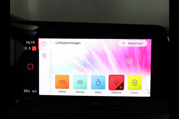 Volkswagen Golf 1.4 eHybrid Style 204 pk Automaat (DSG) | Navigatie via App | Parkeersensoren | Adaptieve cruise control | LED koplampen |