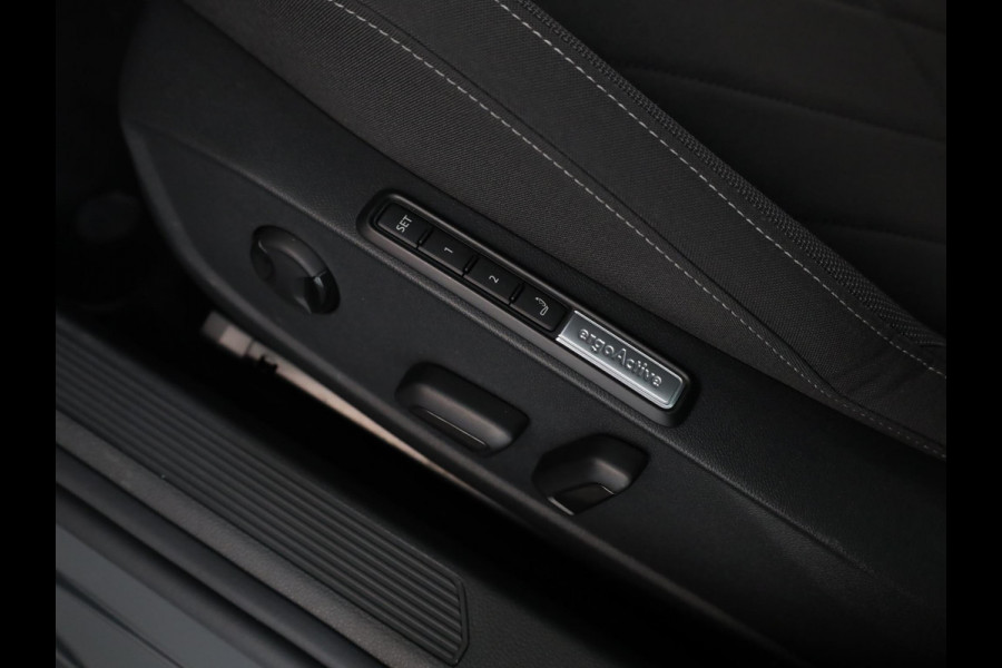 Volkswagen Golf 1.4 eHybrid Style 204 pk Automaat (DSG) | Navigatie via App | Parkeersensoren | Adaptieve cruise control | LED koplampen |