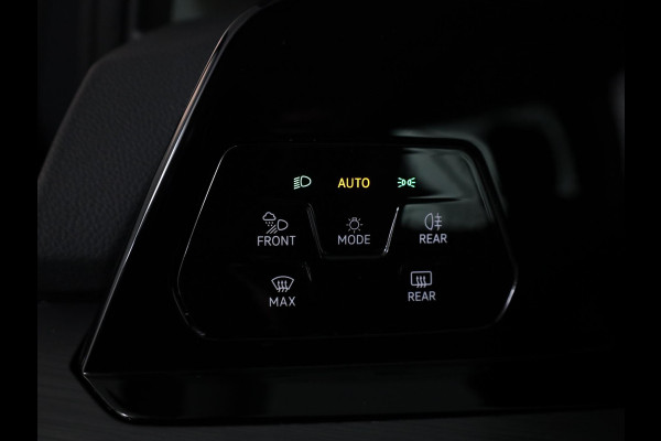 Volkswagen Golf 1.4 eHybrid Style 204 pk Automaat (DSG) | Navigatie via App | Parkeersensoren | Adaptieve cruise control | LED koplampen |