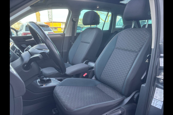 Volkswagen Tiguan 1.5 TSI ACT Highline Business R | Trekhaak | Pano | Stoelverwarming | Dodehoek Detector