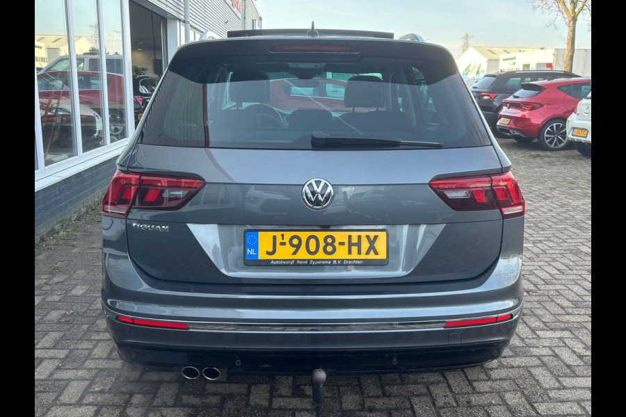 Volkswagen Tiguan 1.5 TSI ACT Highline Business R | Trekhaak | Pano | Stoelverwarming | Dodehoek Detector