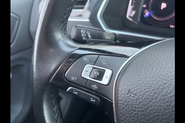 Volkswagen Tiguan 1.5 TSI ACT Highline Business R | Trekhaak | Pano | Stoelverwarming | Dodehoek Detector
