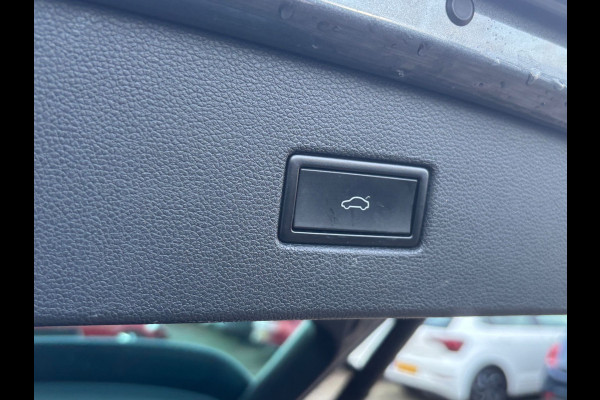 Volkswagen Tiguan 1.5 TSI ACT Highline Business R | Trekhaak | Pano | Stoelverwarming | Dodehoek Detector