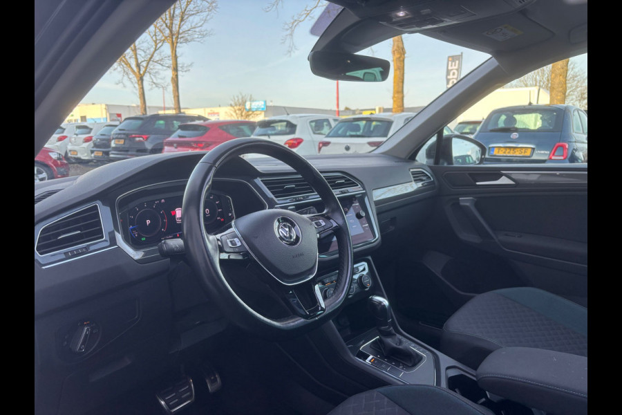 Volkswagen Tiguan 1.5 TSI ACT Highline Business R | Trekhaak | Pano | Stoelverwarming | Dodehoek Detector