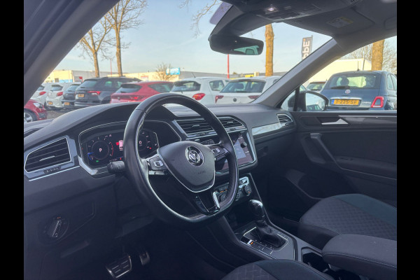 Volkswagen Tiguan 1.5 TSI ACT Highline Business R | Trekhaak | Pano | Stoelverwarming | Dodehoek Detector