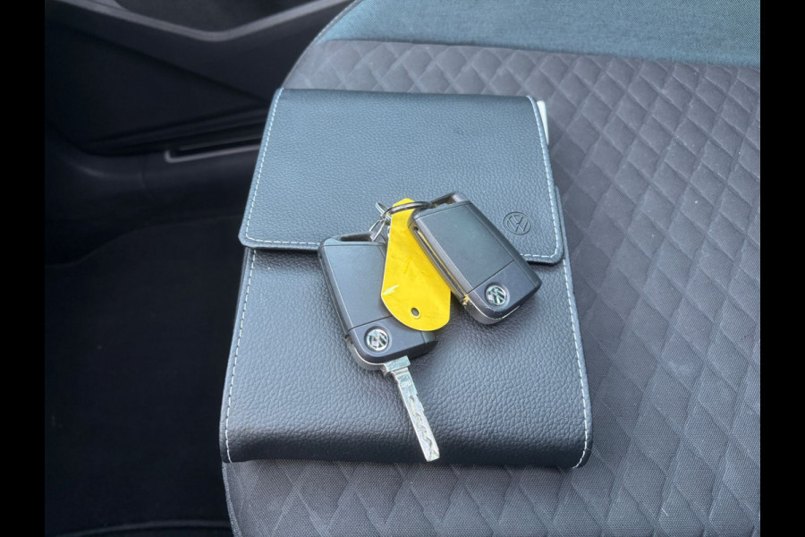 Volkswagen Tiguan 1.5 TSI ACT Highline Business R | Trekhaak | Pano | Stoelverwarming | Dodehoek Detector