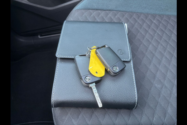 Volkswagen Tiguan 1.5 TSI ACT Highline Business R | Trekhaak | Pano | Stoelverwarming | Dodehoek Detector