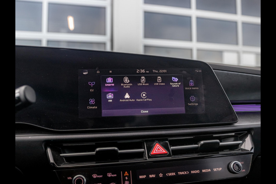 Kia Niro EV Plus 64.8 kWh l Lederlook bekleding l Stoelverwarming l El. verstelbare stoelen l