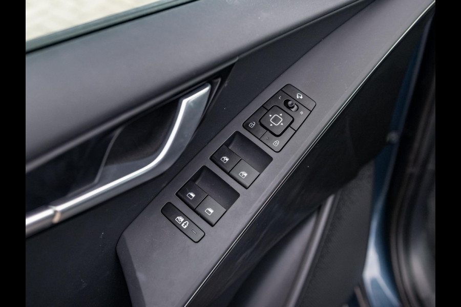 Kia Niro EV Plus 64.8 kWh l Lederlook bekleding l Stoelverwarming l El. verstelbare stoelen l