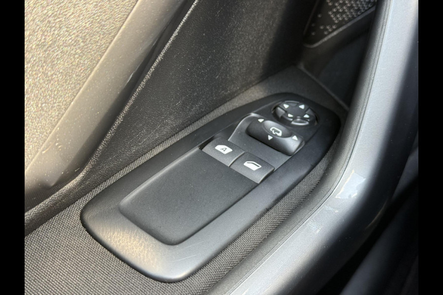 Peugeot 2008 1.2 PureTech Blue Lion 110pk,Trekhaak,2e Eigenaar,Navi,Automaat,Airco,Cruise,Lm velgen,Nieuwe Apk bij Aflevering