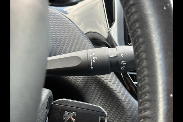 Peugeot 2008 1.2 PureTech Blue Lion 110pk,Trekhaak,2e Eigenaar,Navi,Automaat,Airco,Cruise,Lm velgen,Nieuwe Apk bij Aflevering