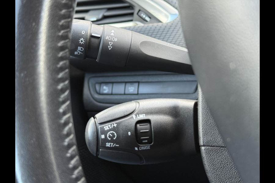 Peugeot 2008 1.2 PureTech Blue Lion 110pk,Trekhaak,2e Eigenaar,Navi,Automaat,Airco,Cruise,Lm velgen,Nieuwe Apk bij Aflevering