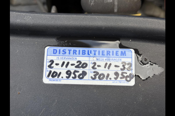 Peugeot 2008 1.2 PureTech Blue Lion 110pk,Trekhaak,2e Eigenaar,Navi,Automaat,Airco,Cruise,Lm velgen,Nieuwe Apk bij Aflevering