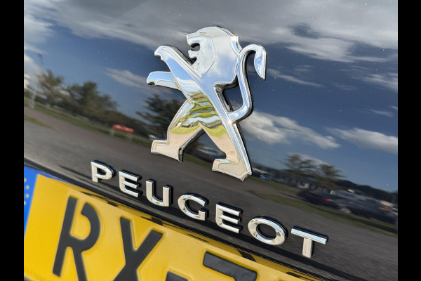 Peugeot 2008 1.2 PureTech Blue Lion 110pk,Trekhaak,2e Eigenaar,Navi,Automaat,Airco,Cruise,Lm velgen,Nieuwe Apk bij Aflevering