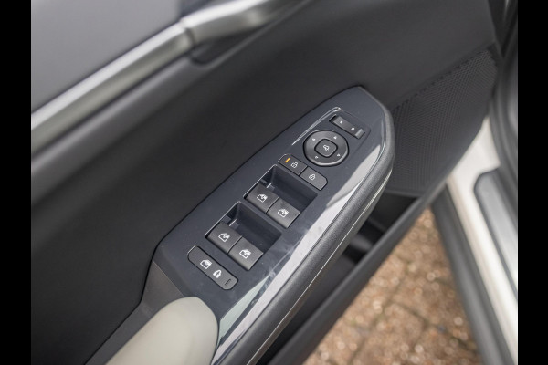 Kia EV5 GT-Line Business Edition 81.4 kWh 17 % bijtelling l Stoelverwarming l El. verstelbare stoelen met memory functie. l Zwarte logo's.