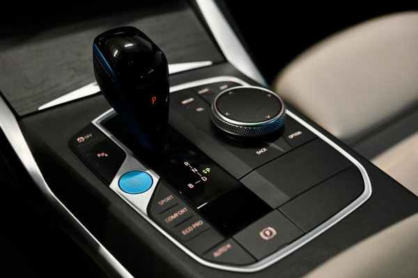 BMW i4 EDrive40 High Executive 84 kWh - M-Sport - Stuurverwarming - Harman Kardon - Adaptive Cruise Control - Schuifdak -