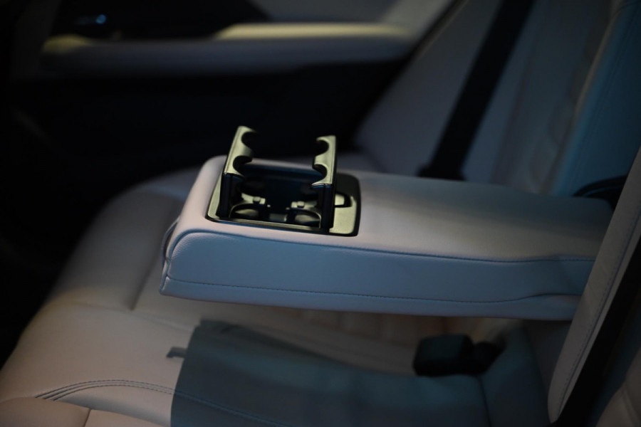 BMW i4 EDrive40 High Executive 84 kWh - M-Sport - Stuurverwarming - Harman Kardon - Adaptive Cruise Control - Schuifdak -