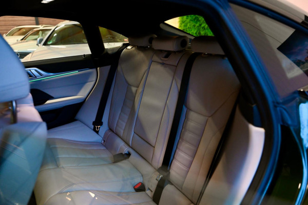 BMW i4 EDrive40 High Executive 84 kWh - M-Sport - Stuurverwarming - Harman Kardon - Adaptive Cruise Control - Schuifdak -
