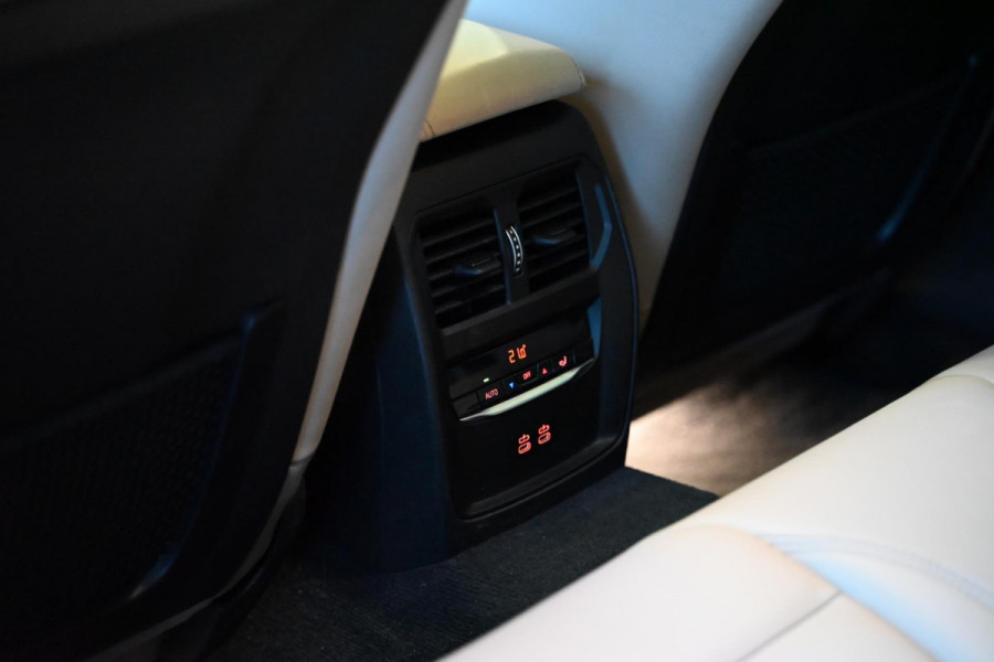 BMW i4 EDrive40 High Executive 84 kWh - M-Sport - Stuurverwarming - Harman Kardon - Adaptive Cruise Control - Schuifdak -