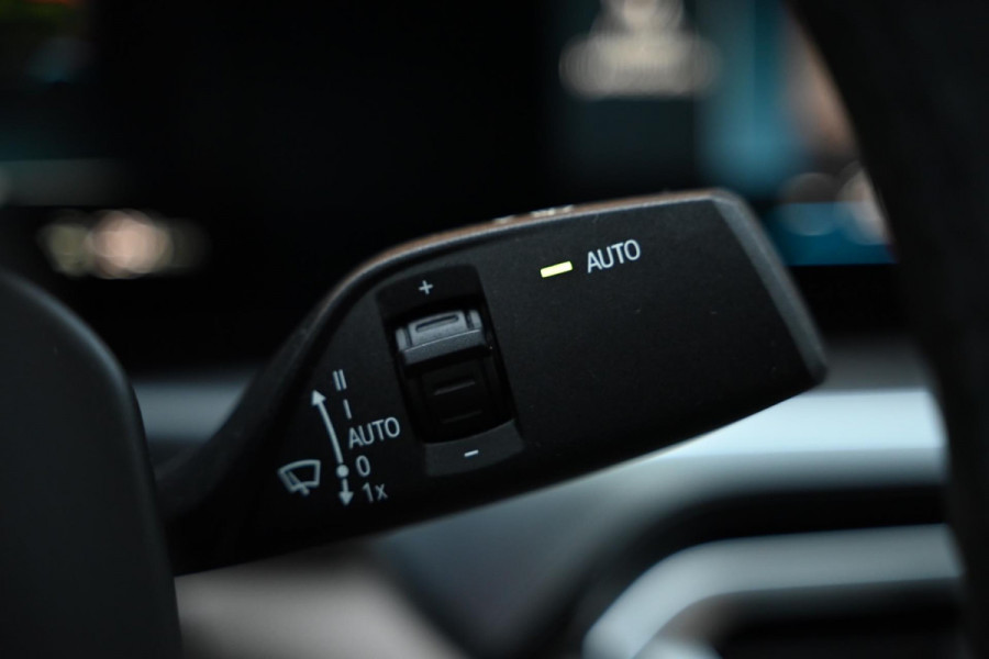 BMW i4 EDrive40 High Executive 84 kWh - M-Sport - Stuurverwarming - Harman Kardon - Adaptive Cruise Control - Schuifdak -