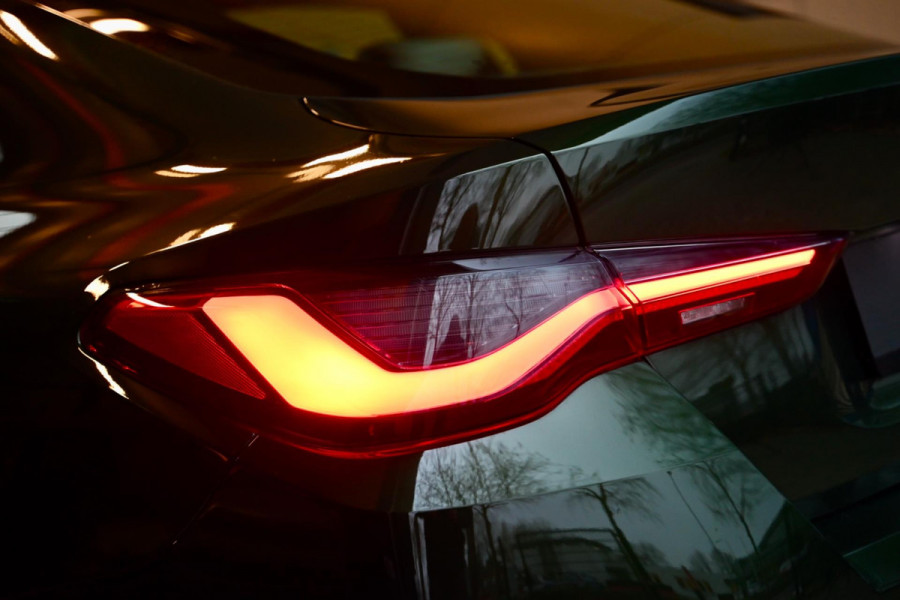 BMW i4 EDrive40 High Executive 84 kWh - M-Sport - Stuurverwarming - Harman Kardon - Adaptive Cruise Control - Schuifdak -