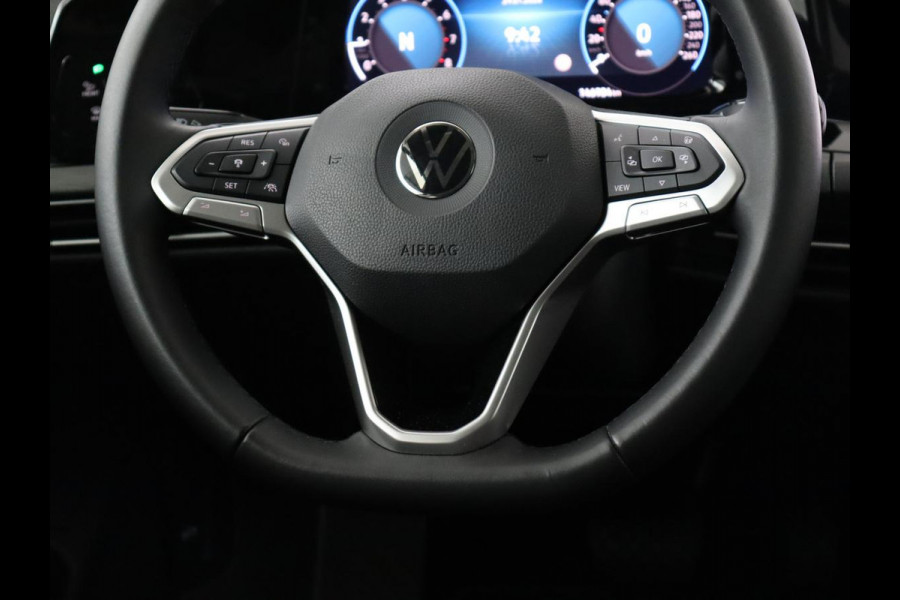 Volkswagen Golf 1.5 eTSI Style | Stoelverwarming | Trekhaak | Camera | Stuurverwarming | Memory | Sfeerverlichting | Carplay | Navigatie | Adaptive cruise | Parkeerhulp | Climate control