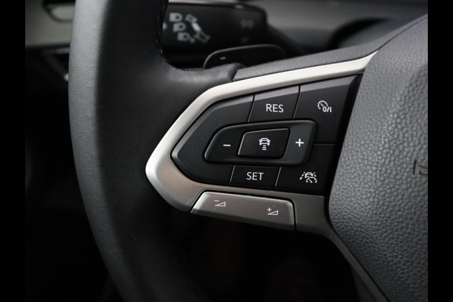 Volkswagen Golf 1.5 eTSI Style | Stoelverwarming | Trekhaak | Camera | Stuurverwarming | Memory | Sfeerverlichting | Carplay | Navigatie | Adaptive cruise | Parkeerhulp | Climate control