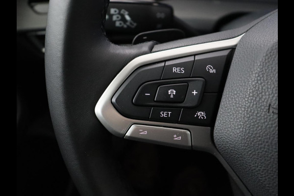 Volkswagen Golf 1.5 eTSI Style | Stoelverwarming | Trekhaak | Camera | Stuurverwarming | Memory | Sfeerverlichting | Carplay | Navigatie | Adaptive cruise | Parkeerhulp | Climate control