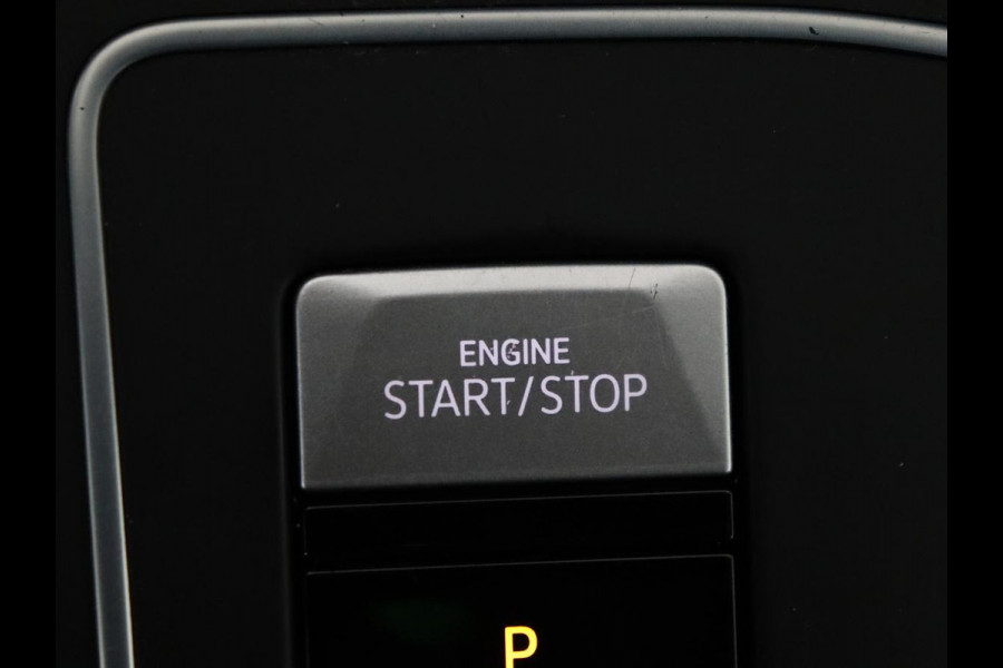 Volkswagen Golf 1.5 eTSI Style | Stoelverwarming | Trekhaak | Camera | Stuurverwarming | Memory | Sfeerverlichting | Carplay | Navigatie | Adaptive cruise | Parkeerhulp | Climate control