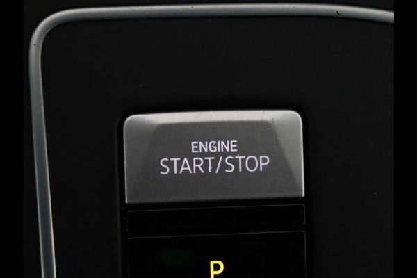 Volkswagen Golf 1.5 eTSI Style | Stoelverwarming | Trekhaak | Camera | Stuurverwarming | Memory | Sfeerverlichting | Carplay | Navigatie | Adaptive cruise | Parkeerhulp | Climate control