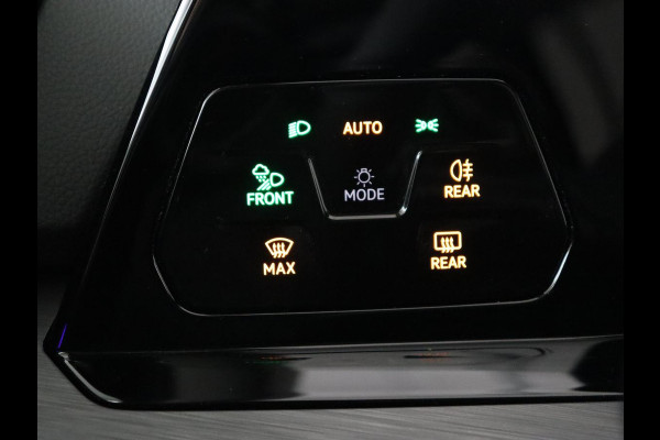 Volkswagen Golf 1.5 eTSI Style | Stoelverwarming | Trekhaak | Camera | Stuurverwarming | Memory | Sfeerverlichting | Carplay | Navigatie | Adaptive cruise | Parkeerhulp | Climate control