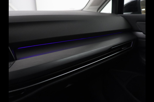 Volkswagen Golf 1.5 eTSI Style | Stoelverwarming | Trekhaak | Camera | Stuurverwarming | Memory | Sfeerverlichting | Carplay | Navigatie | Adaptive cruise | Parkeerhulp | Climate control