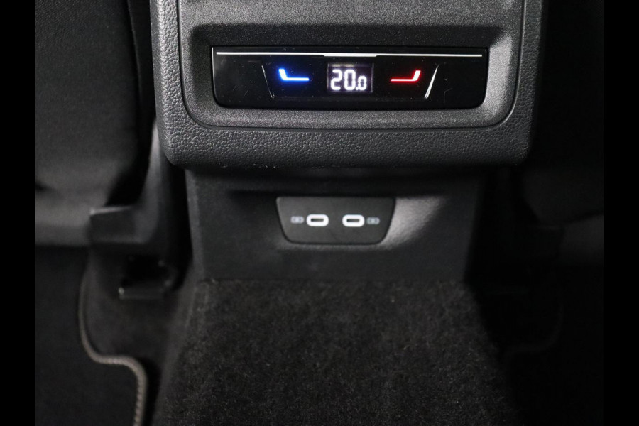 Volkswagen Golf 1.5 eTSI Style | Stoelverwarming | Trekhaak | Camera | Stuurverwarming | Memory | Sfeerverlichting | Carplay | Navigatie | Adaptive cruise | Parkeerhulp | Climate control