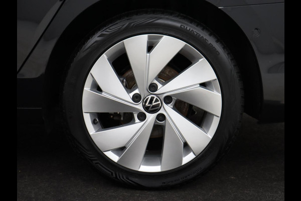 Volkswagen Golf 1.5 eTSI Style | Stoelverwarming | Trekhaak | Camera | Stuurverwarming | Memory | Sfeerverlichting | Carplay | Navigatie | Adaptive cruise | Parkeerhulp | Climate control