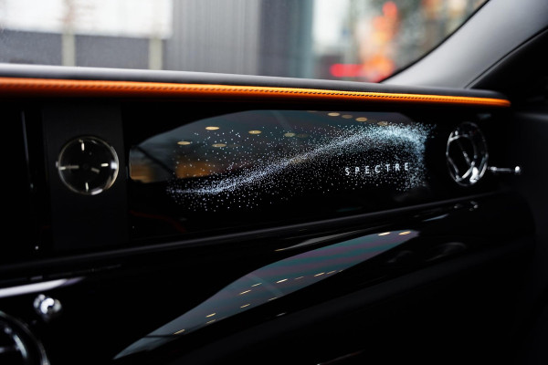 Rolls-Royce Spectre AWD Two Tone / Bespoke Audio / Pinstripe Mandarin / NL-Car