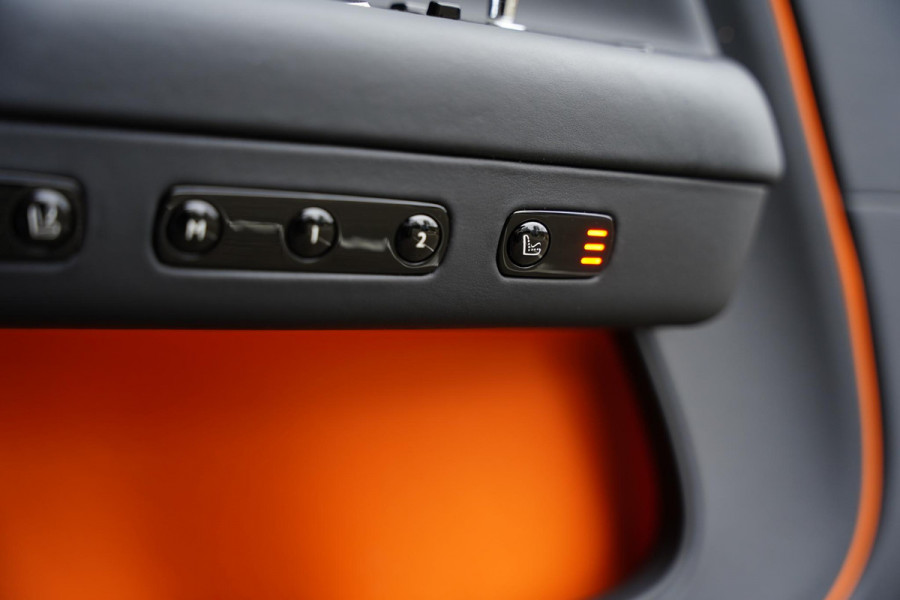 Rolls-Royce Spectre AWD Two Tone / Bespoke Audio / Pinstripe Mandarin / NL-Car