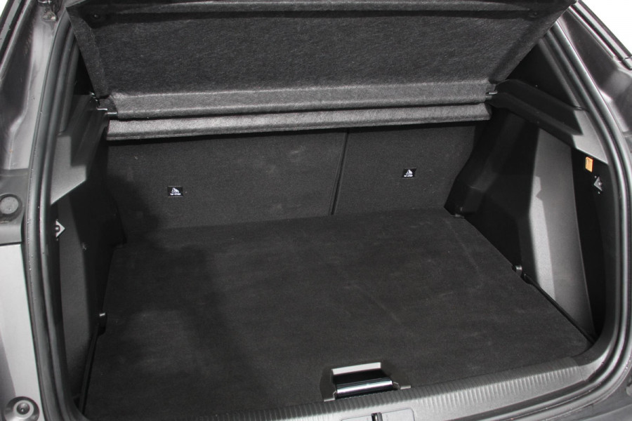 Peugeot 2008 1.2 PureTech 130pk Automaat Allure Navigatie Climate Control Lichtmetalen Velgen Parkeersensoren Cruise Control