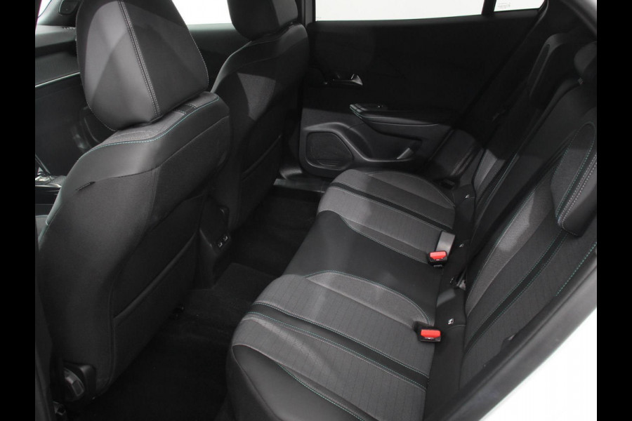 Peugeot 2008 1.2 PureTech 130pk Automaat Allure Navigatie Climate Control Lichtmetalen Velgen Parkeersensoren Cruise Control
