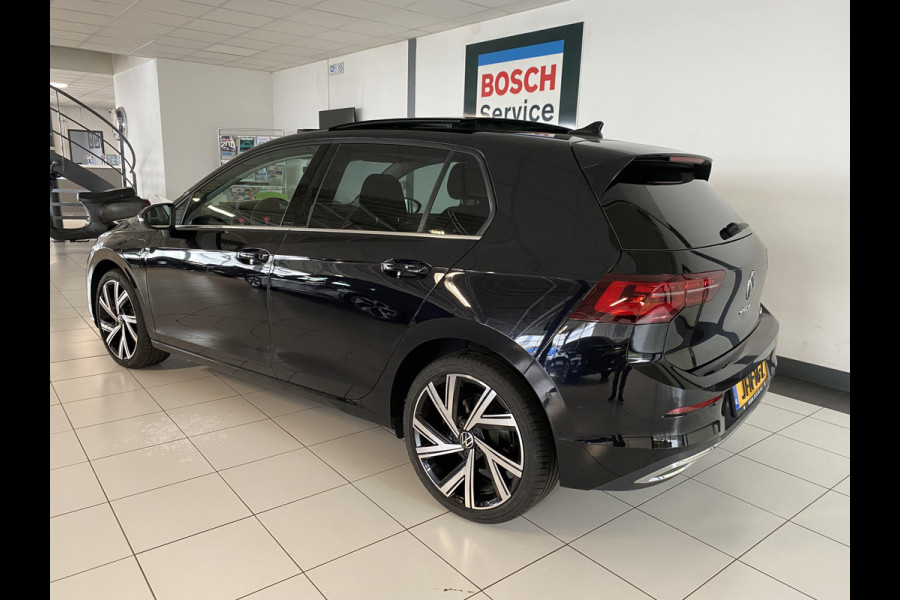 Volkswagen Golf 1.4 eHybrid Style Panorama dak /  / Apple Carplay android / 18 inch velgen